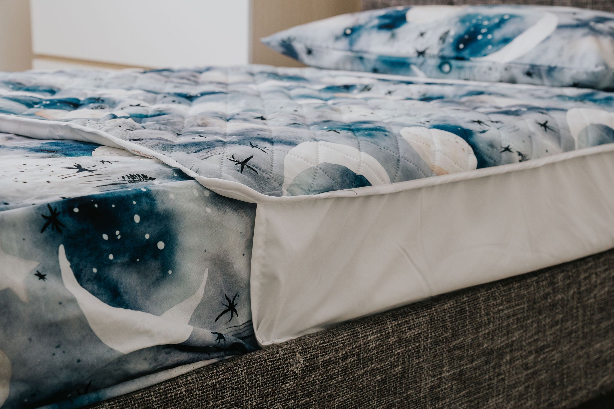 Waterproof Bed Mat - Milky Way