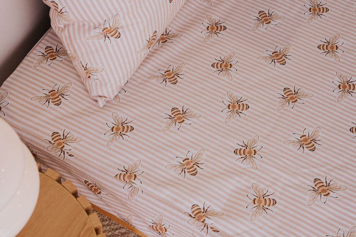 Close-up of the Beeline waterproof fitted sheet fabric