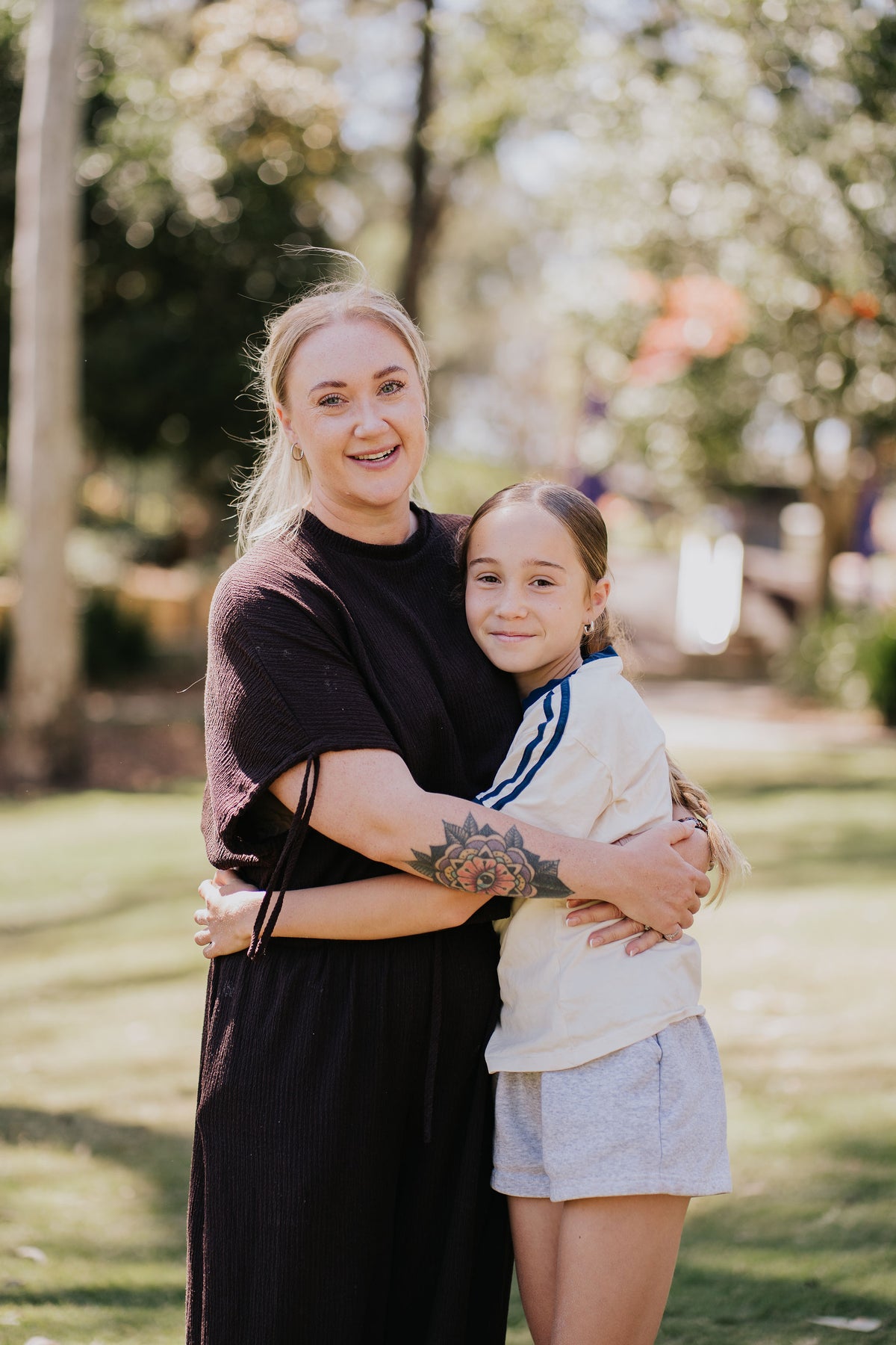 Cloth Bums founder Britt hugging her daughter Aria